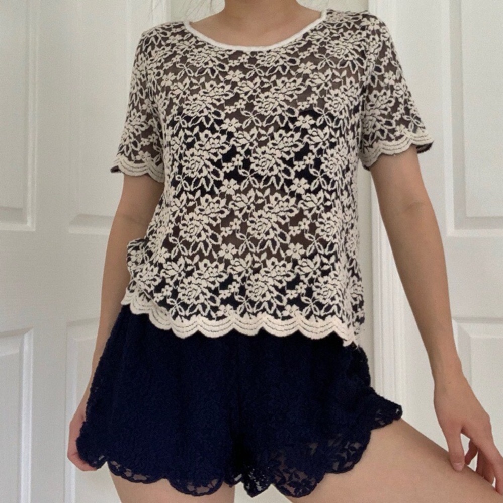 FLORAL CROCHET TOP